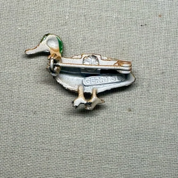 Vintage Duck Mallard Pin/Brooch w Red Crystal Eye, Signed GERRY’S - Picture 3 of 3